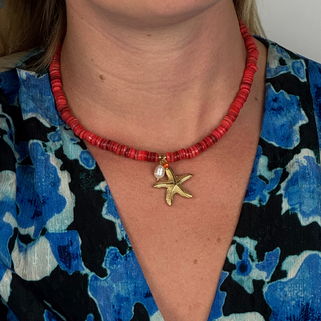 COLLIER AVA