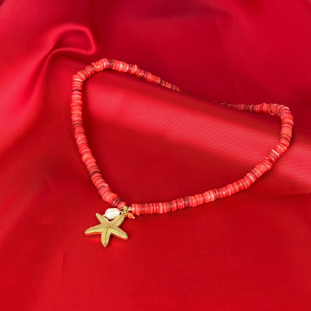 COLLIER AVA