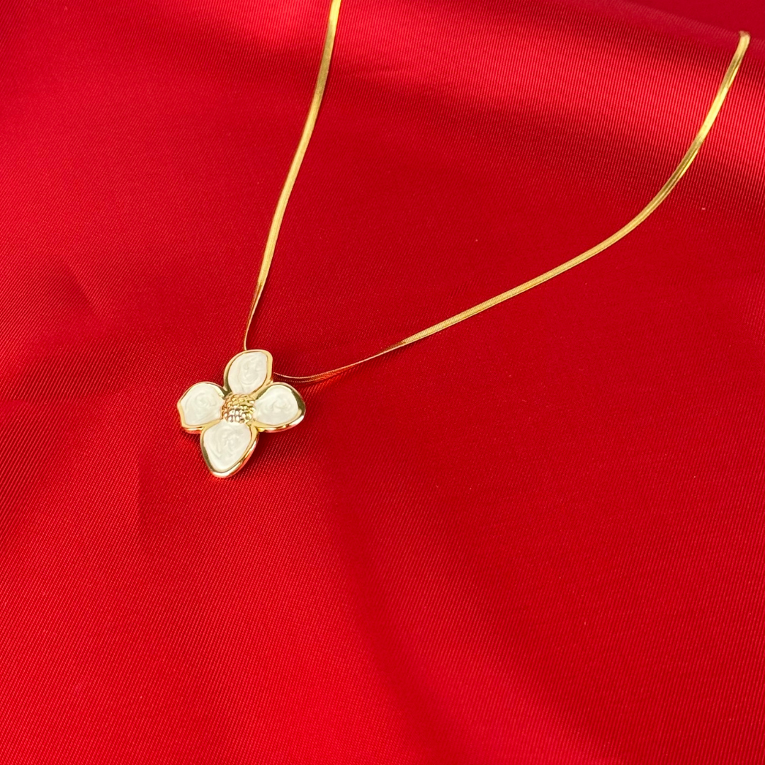 COLLIER LOU